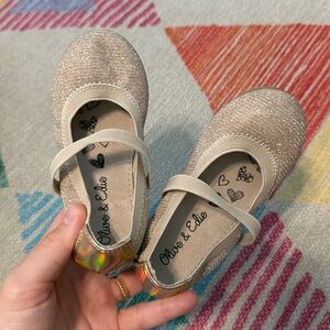 Olive & Edie Little Girls Champagne Sparkle Ballet Flats, Size Toddler 7